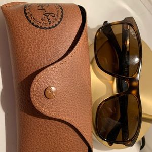 Ray-Ban (wayfarer classic)